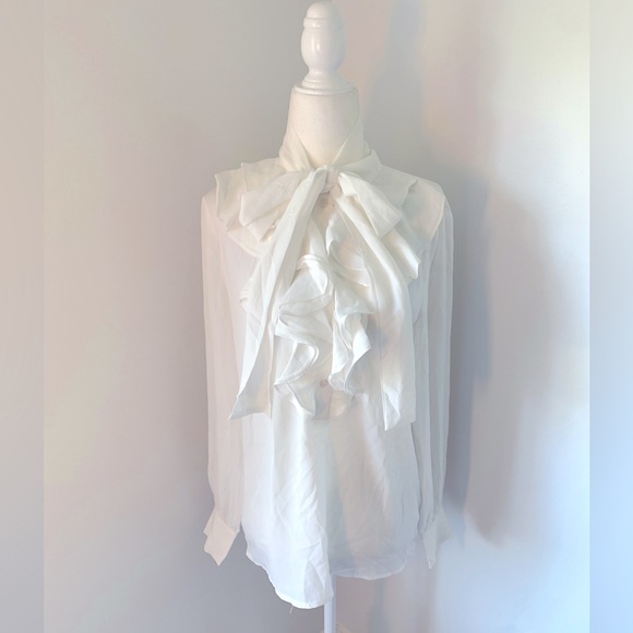 Gorgeous Ruffled Blouse 👚 - Picture 3 of 7